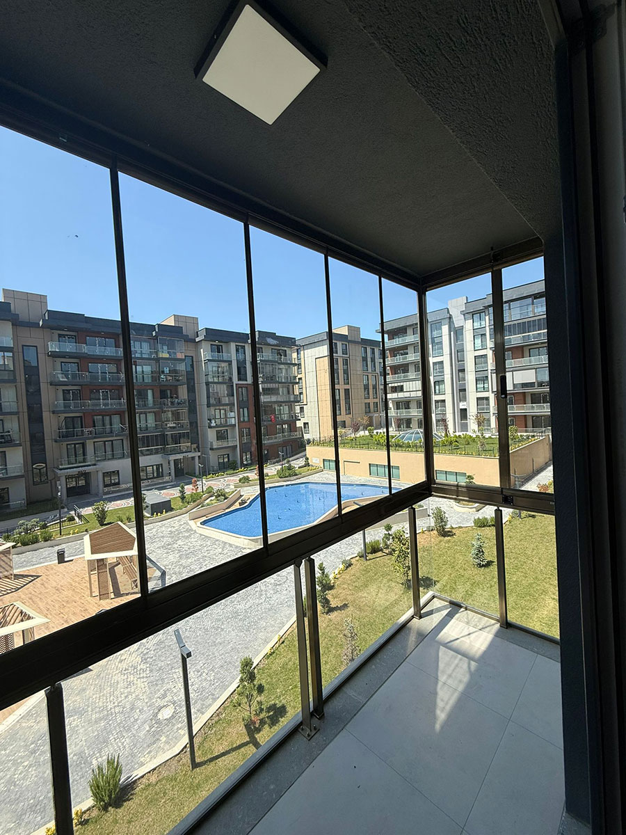 Cam Balkon